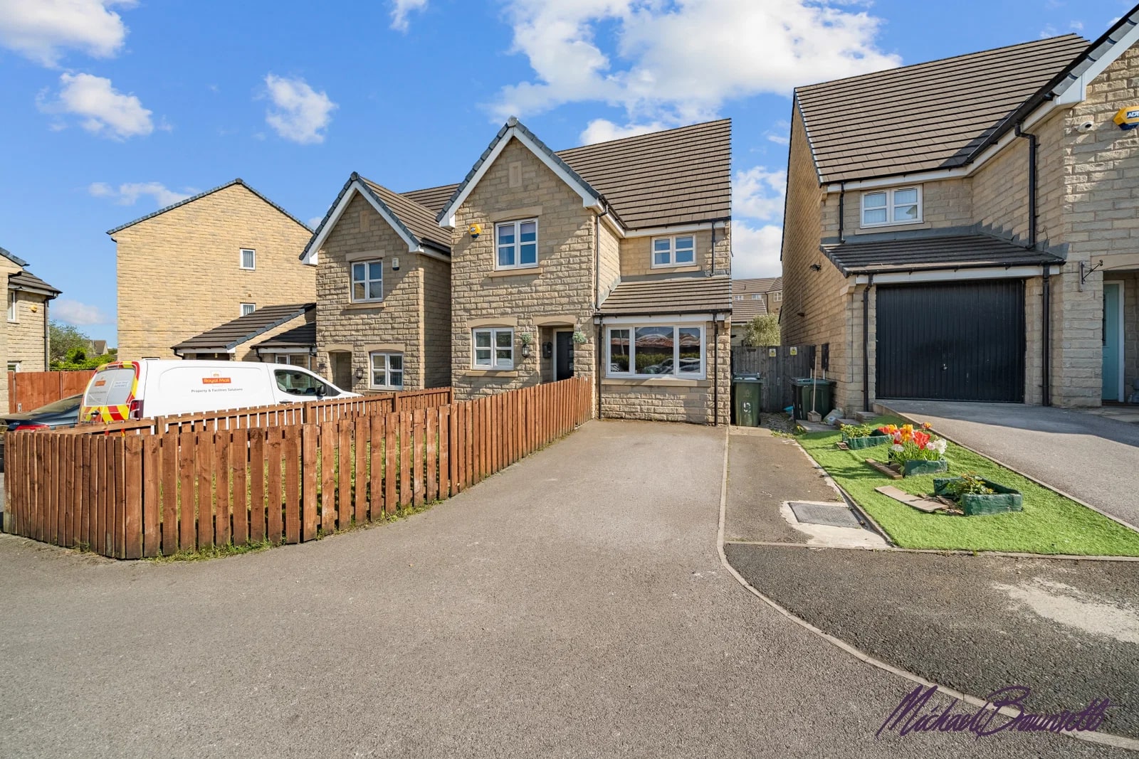Whitehead Close, Laisterdyke, 4 bedroom detached house sold subject to contract in Bradford