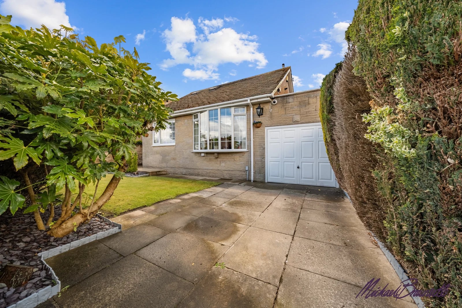 Oakleigh Avenue, Clayton, 4 bedroom detached house sold subject to contract in Clayton