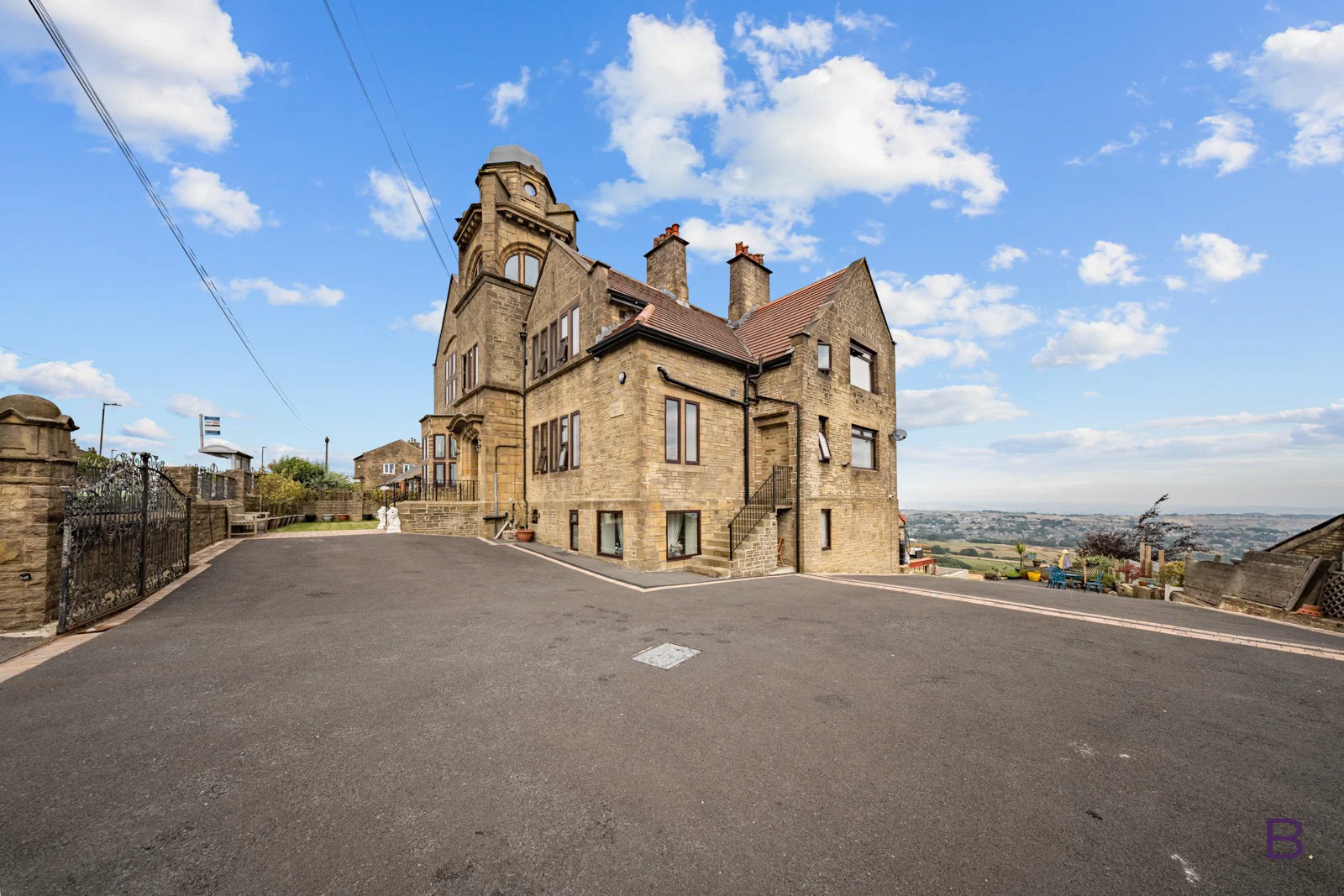 Mountain Hall Brighouse And Denholme Road, Queensbury, 8 bed · Queensbury