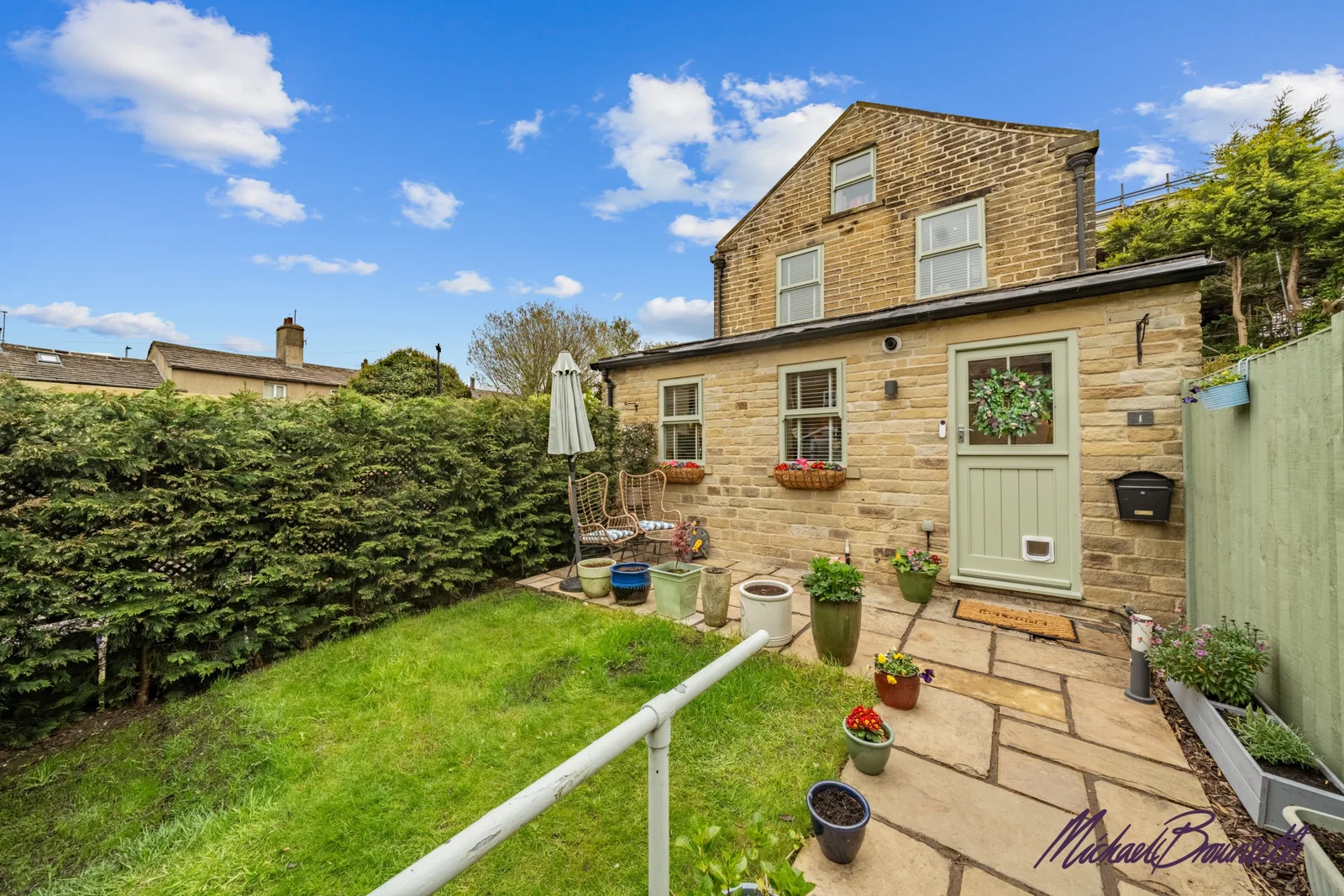 Club Row, Wilsden